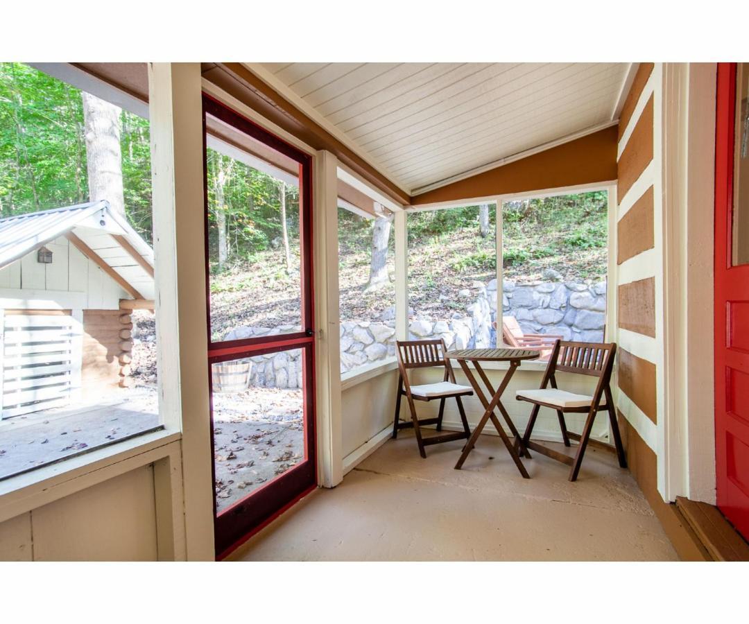 Beary Relaxing Cabin - Rustic With Outdoor Patio Townsend Exterior foto